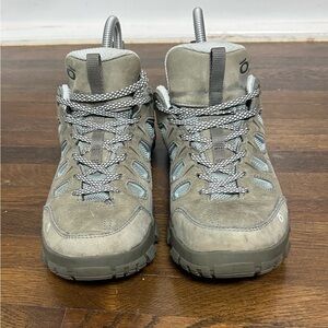 Women’s Oboz Gray Hiking Boots with Patterned Laces